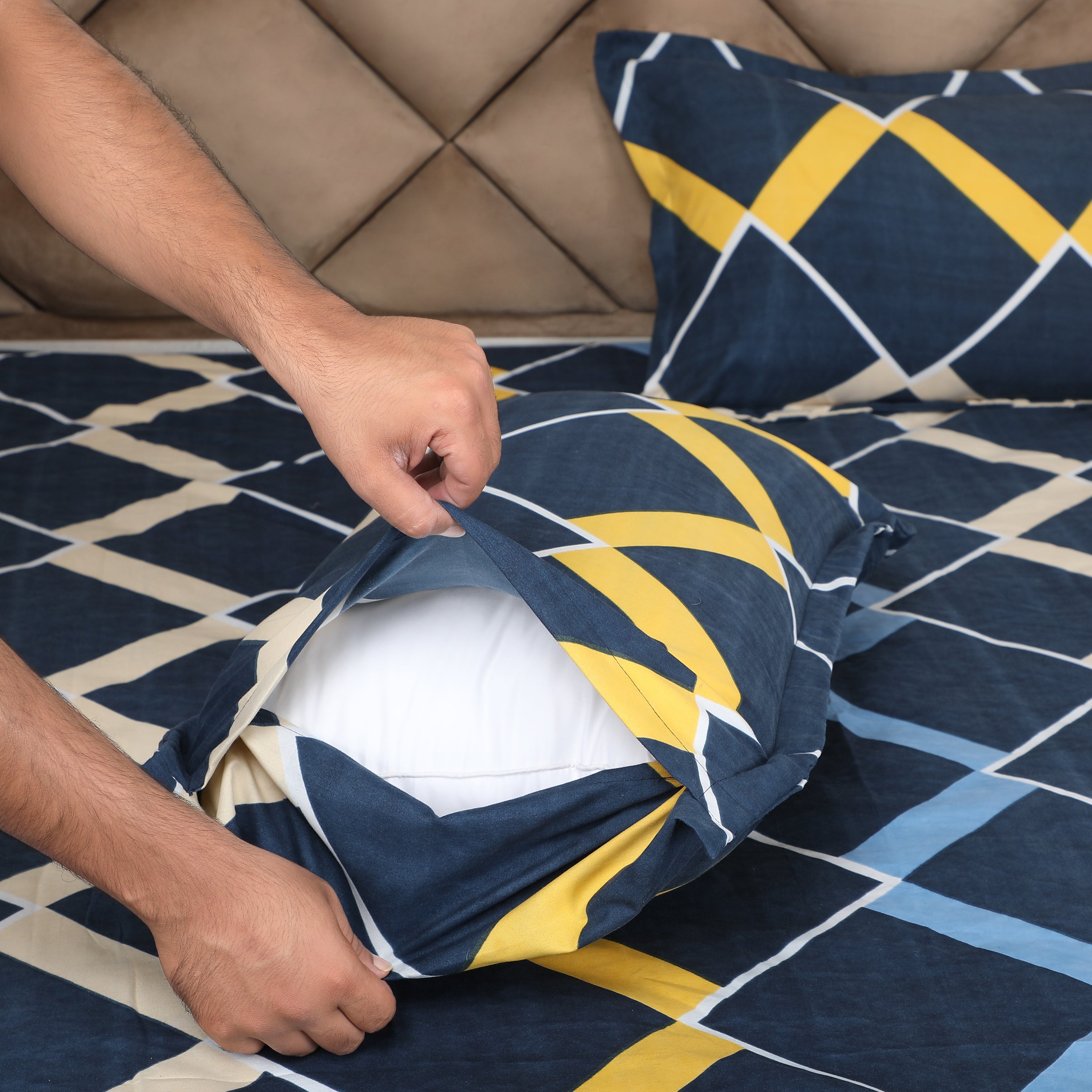 Dreamy Night Polyester Flat Bedsheet with Pillow Cover