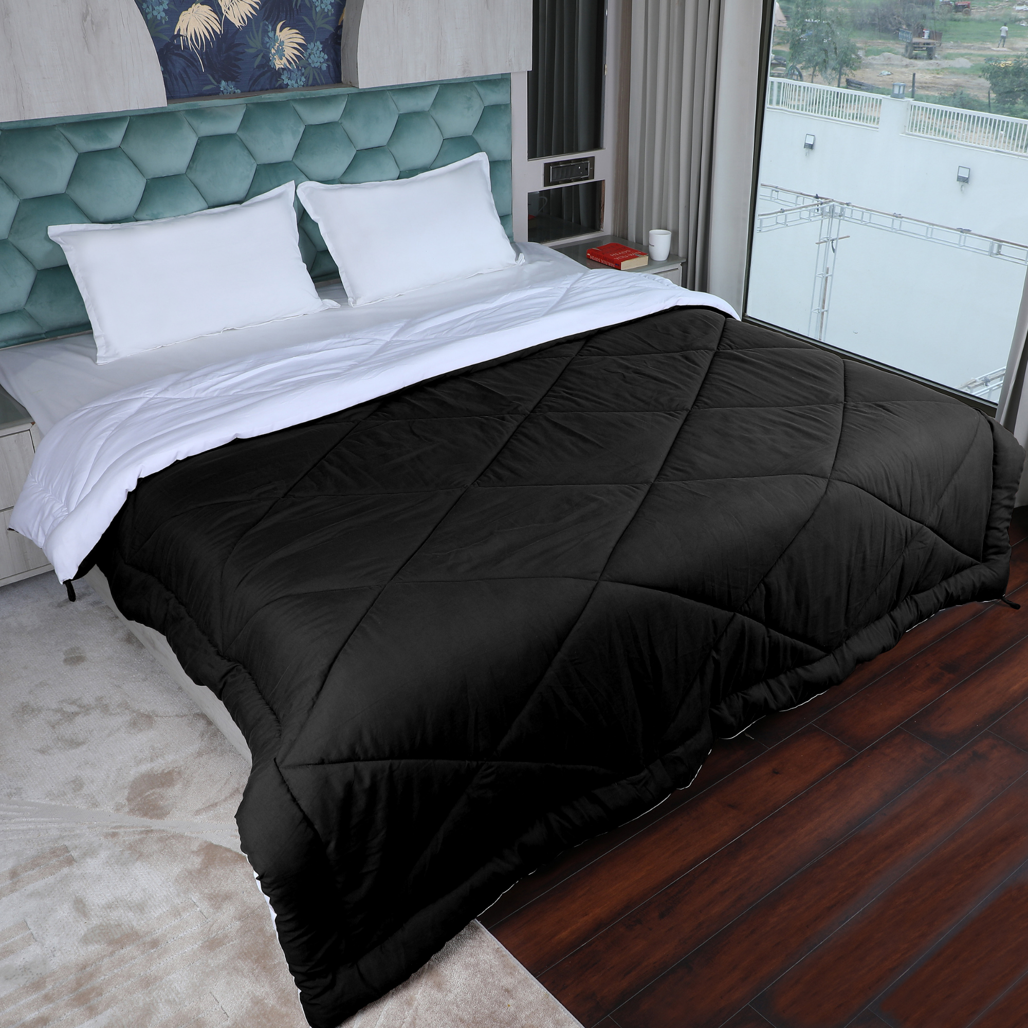 Black-White Duvet Reversable AVI Lifestyles I02