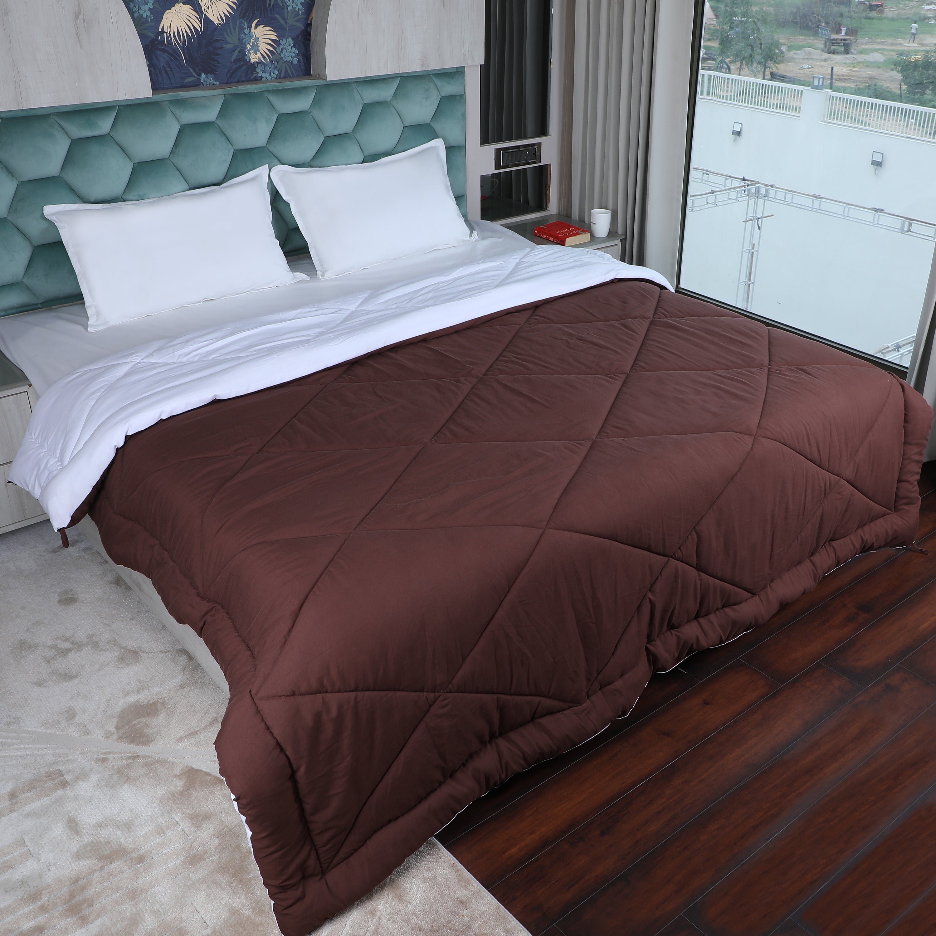Brown-White Duvet Reversable AVI Lifestyles I01