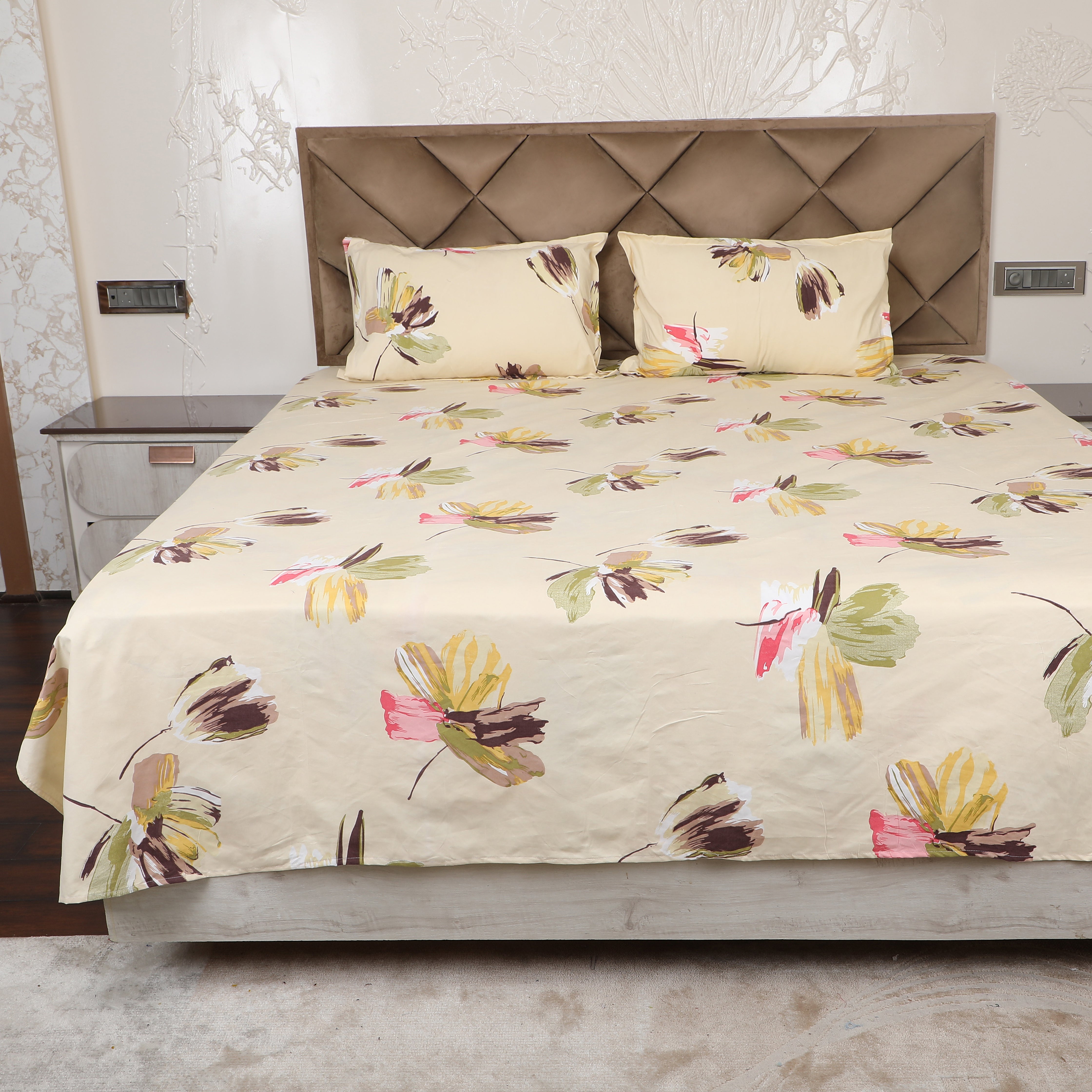 Green & Yellow Polyester Printed Bedsheet with Pillow Cover